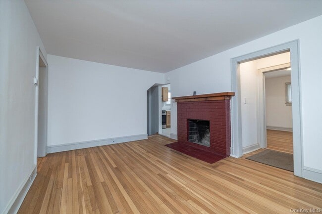 Building Photo - 21 Twin Lawns Ave