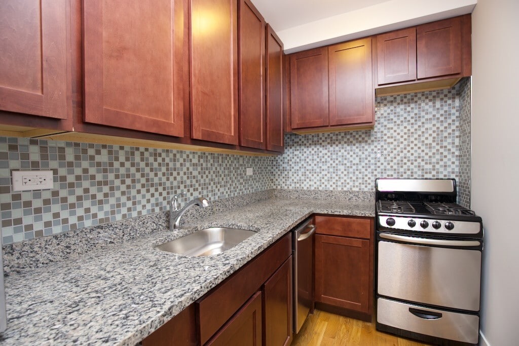 Building Photo - 555 W Arlington