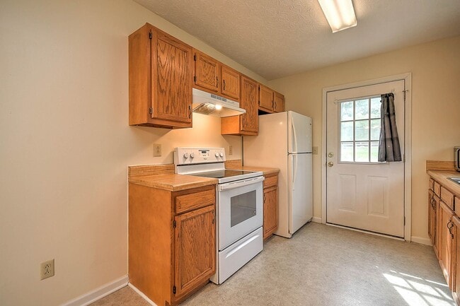 Building Photo - 303 Moorland Dr