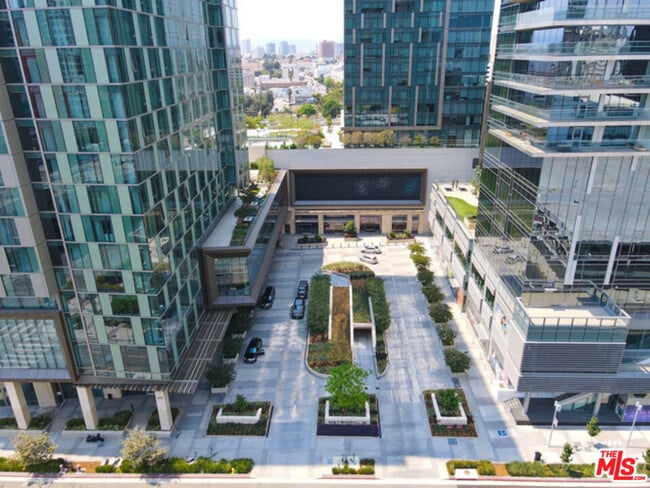 Building Photo - 889 Francisco St