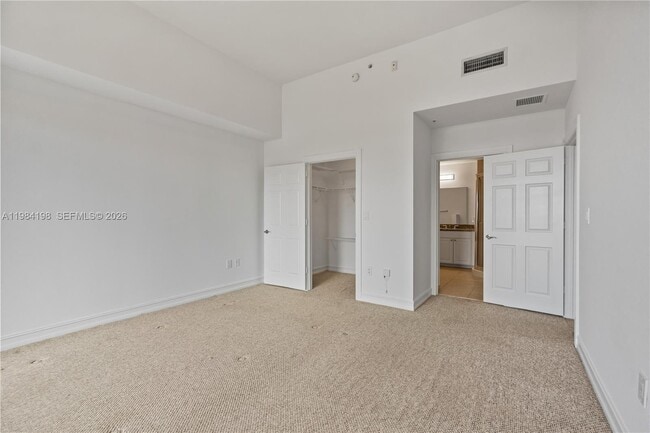 Building Photo - 3001 NE 185th St