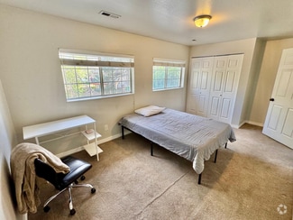 Building Photo - 546 E Delno Dr