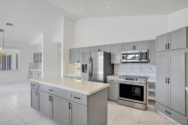 Building Photo - 11340 Lakeshore Dr