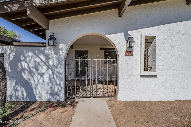 Building Photo - 834 N Constellation Way