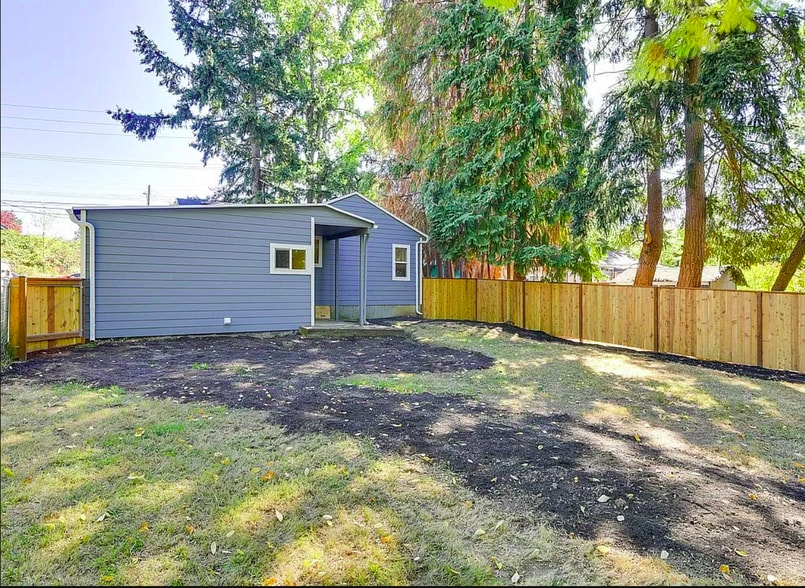 Building Photo - 8985 SW Center St