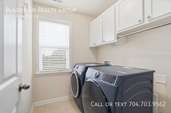 Building Photo - 4376 Foxfield Ct