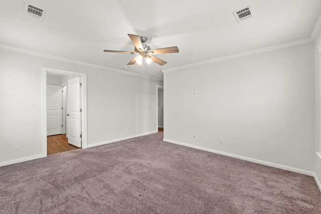 Building Photo - 597 Vinings Dr