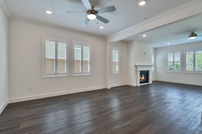 Building Photo - Luxury 5 Bedroom Home in Serrano – Spaciou...