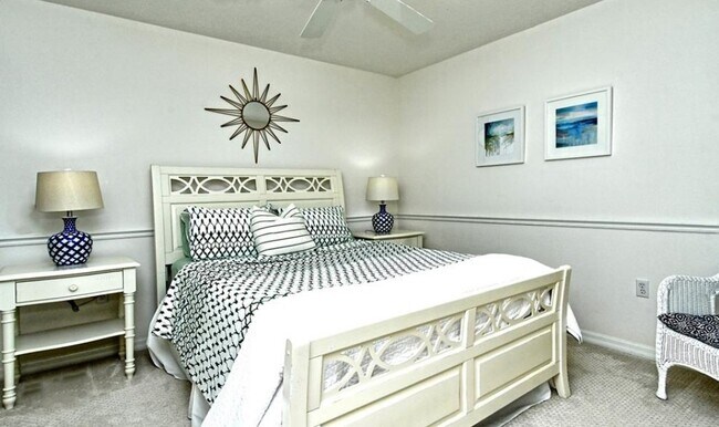 Building Photo - 5360 Hyland Hills Ave