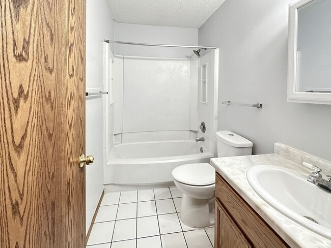 Building Photo - 3344 Berwood Ct W