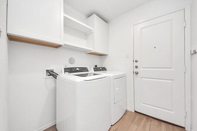 Building Photo - 10910 Bright Beacon Dr