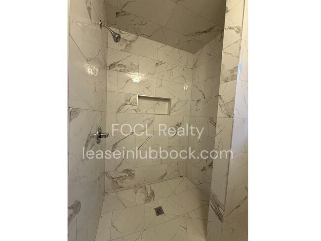 Building Photo - Updated and cozy 3/2/2