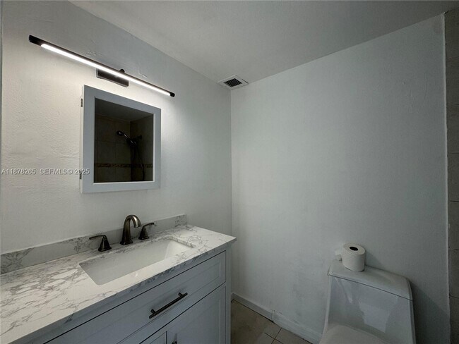 Building Photo - 899 West Ave