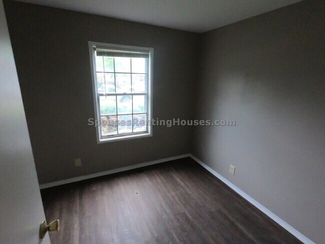 Building Photo - 5362 Falcon Ln