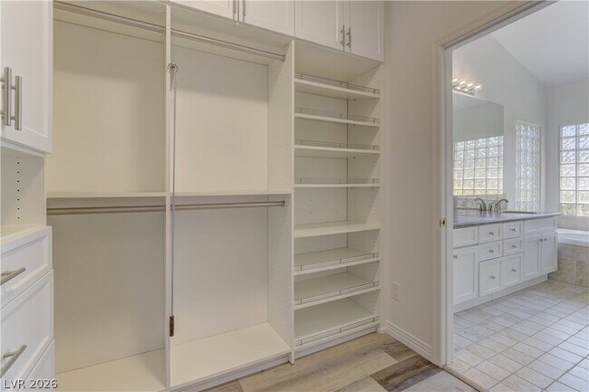 Building Photo - 8437 Willowleaf Ct