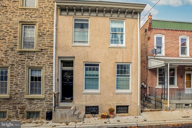 Building Photo - 132 Mallory St