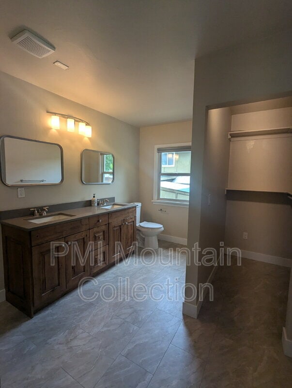 Building Photo - 249 S 400 E