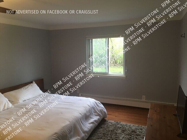 Building Photo - 801 Plate St