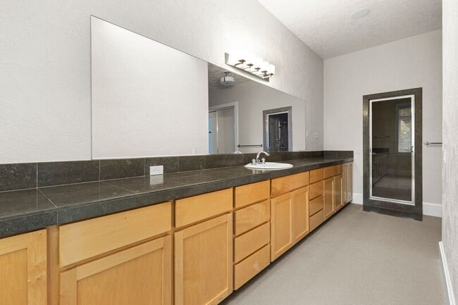 Building Photo - 16275 NE Eilers Rd