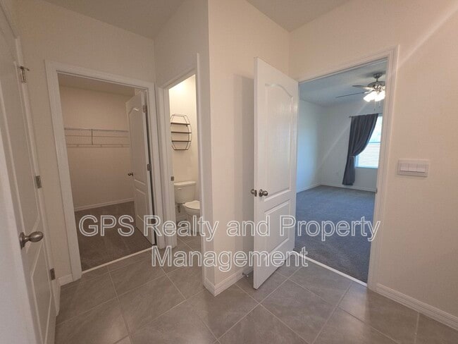 Building Photo - 33409 Country House Dr