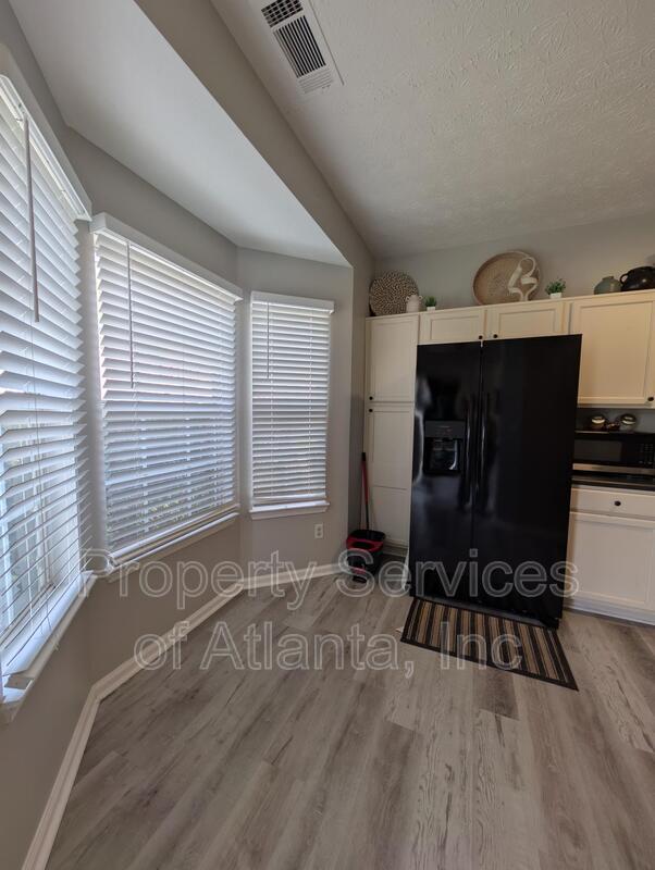 Building Photo - 5690 Hampton Ct