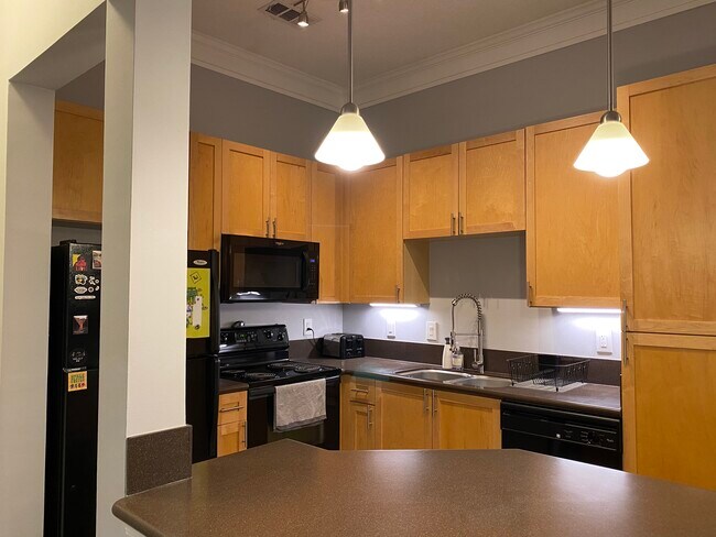 Building Photo - 401 16th St NW