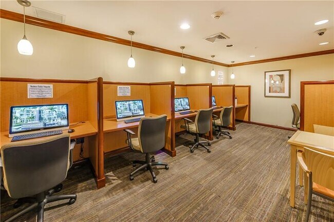 Building Photo - 347 N New River Dr E