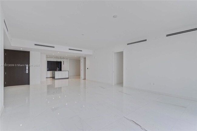 Building Photo - 300 Biscayne Blvd Way