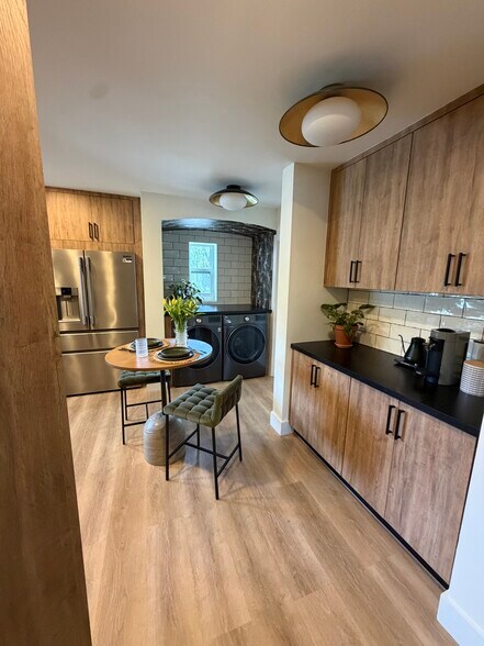 Building Photo - 818 SE 4th St