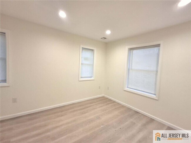 Building Photo - 49 Hillside Ave