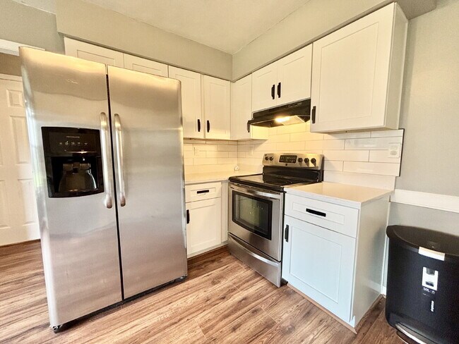 Building Photo - Gorgeous 3 Bedroom Home In Virginia Beach