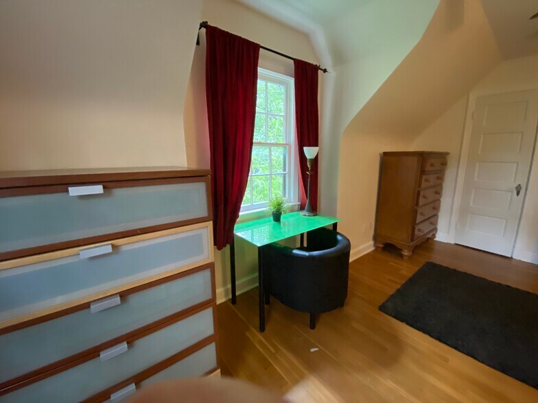 Room # 2 - 4427 Nebraska Ave NW