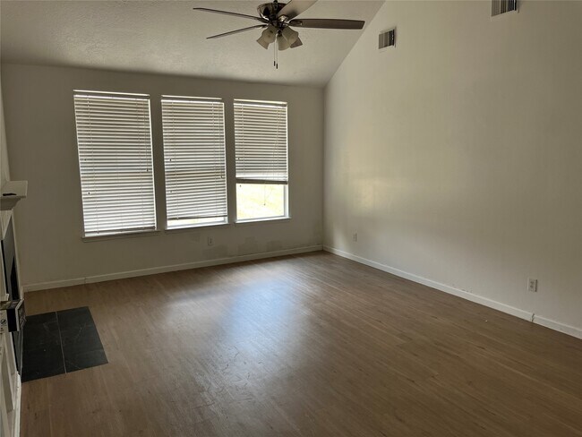 Building Photo - 9502 Willow Trace Ct