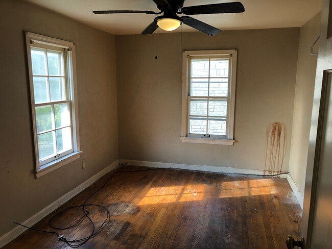 Building Photo - 3 BED 1 BATH SINGLE FAMILY HOME IN MAPLE H...