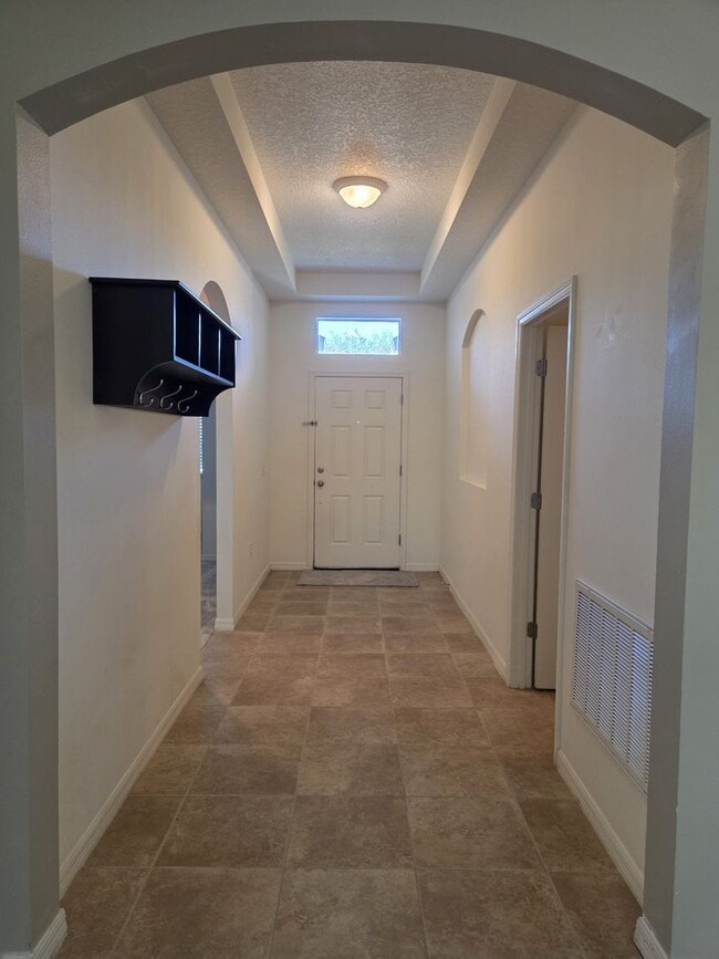 Building Photo - Pet Friendly Home in Southern Ridge