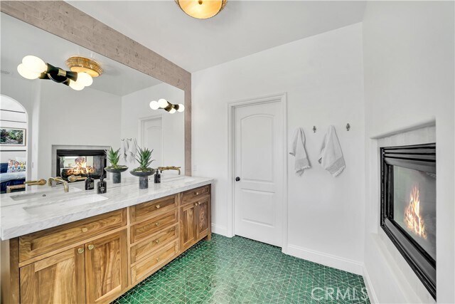 Building Photo - 412 Acacia Ave