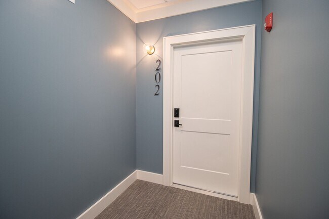Building Photo - Sophisticated Downtown Living with Histori...