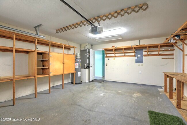 Building Photo - 243 Dickens Ave