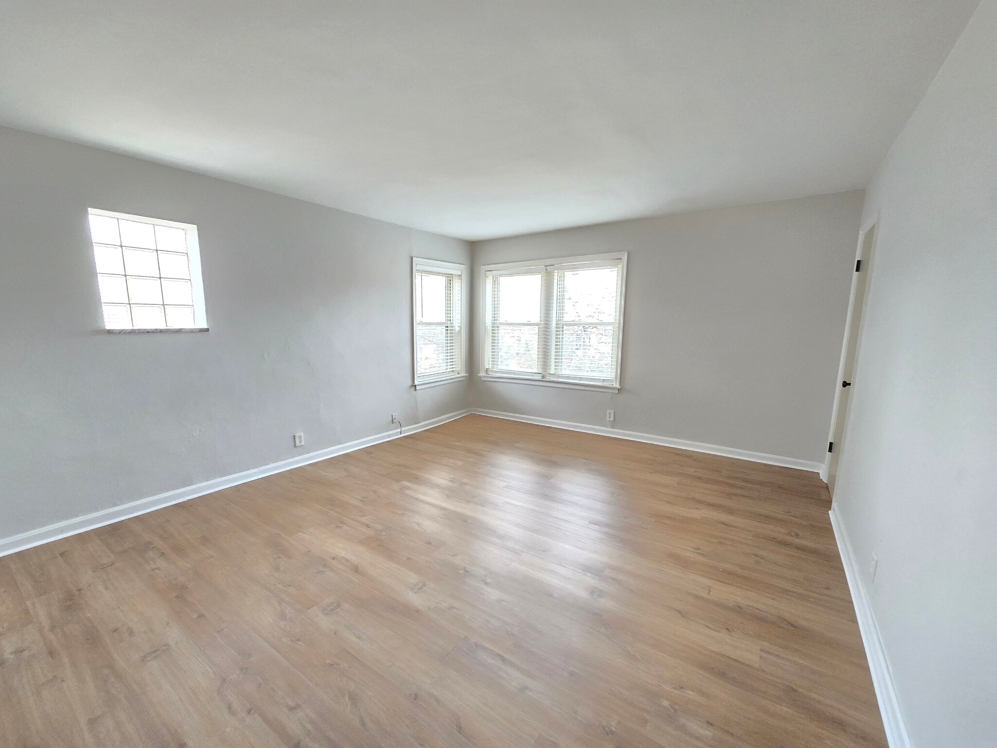 Building Photo - 3406 Lawn Ave