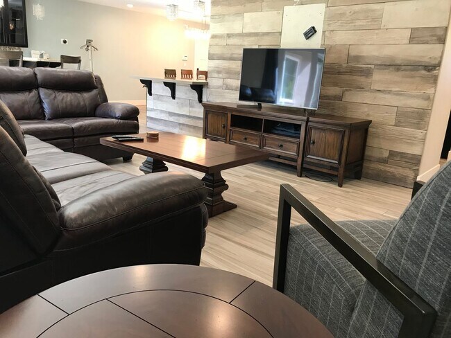 Building Photo - Gorgeous 3 bedroom home available now