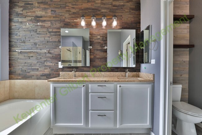 Building Photo - Spacious 4-Bedroom Home with Pool in Gilbe...