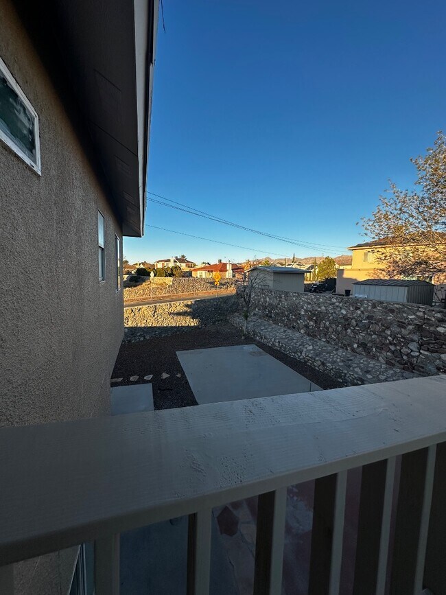 Building Photo - 7600 Plaza Redonda Dr