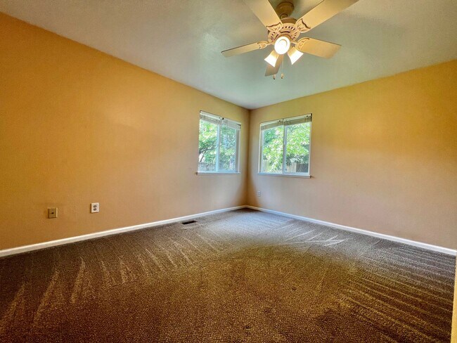 Building Photo - Charming 3-Bed/2-Bath Home in Loveland!