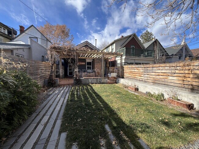 Building Photo - 220 Sherman St