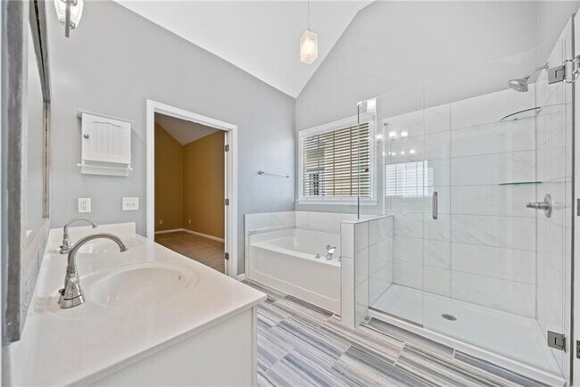 Building Photo - 726 Gardenside Cir SE
