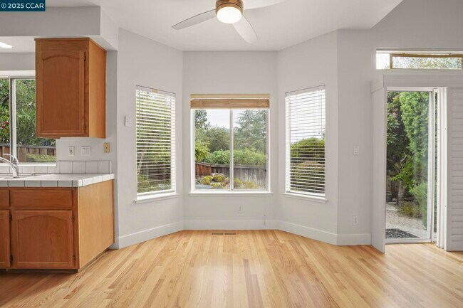 Building Photo - 903 Arrowhead Terrace