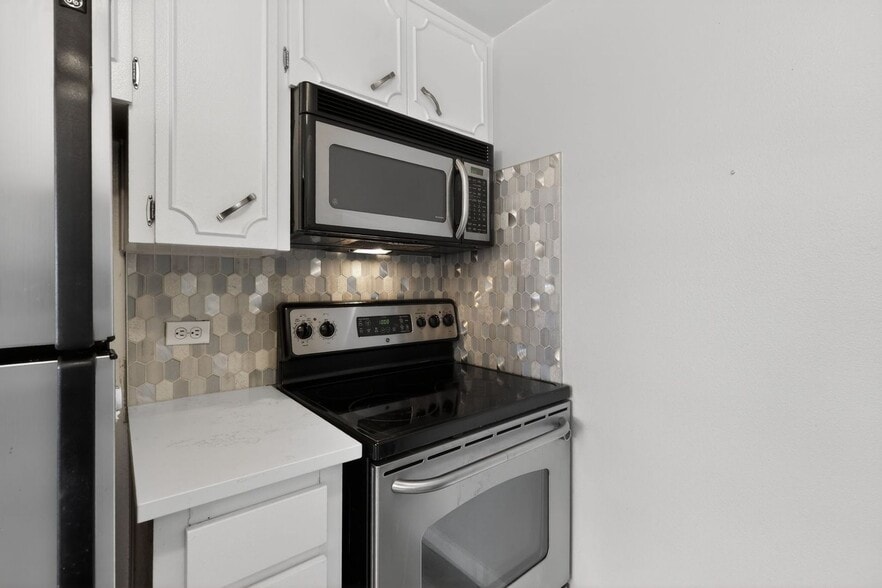 Building Photo - 2262 S Vly Hwy