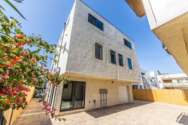 Building Photo - 5506 Barton Ave