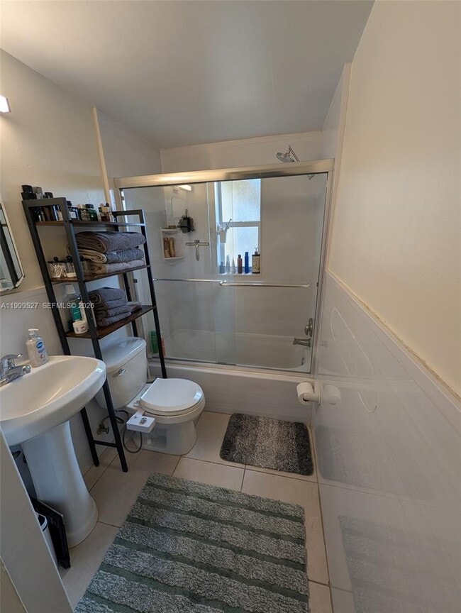 Building Photo - 729 NE 16th Ave