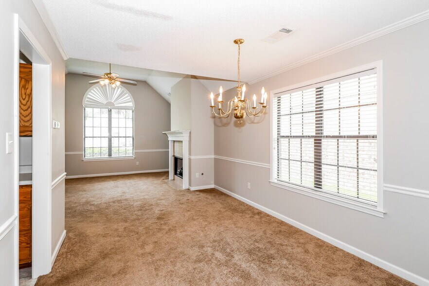 Building Photo - 7973 Jills Creek Dr